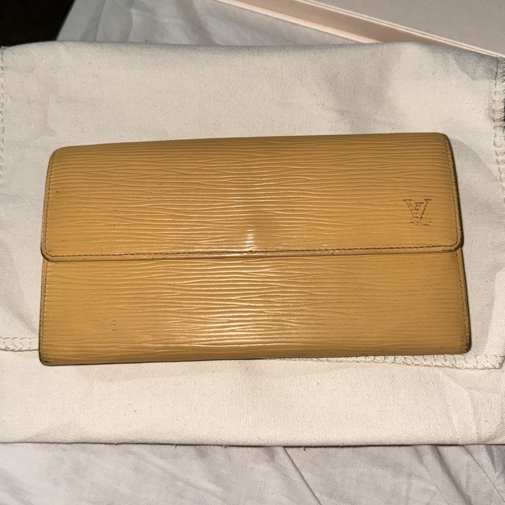 LV YELLOW EPI SARAH WALLET